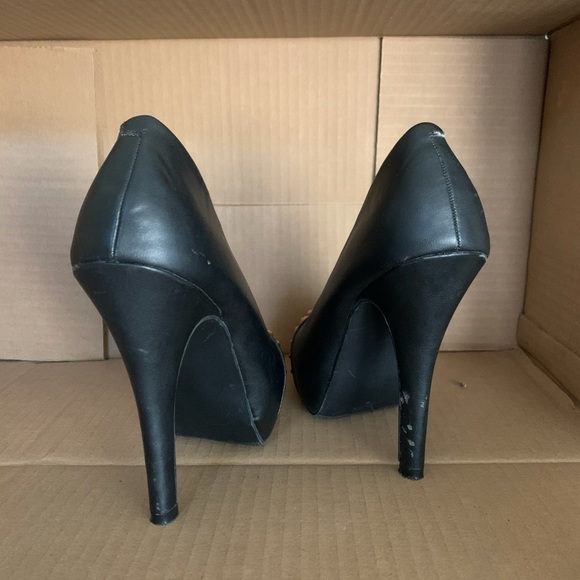 Like new gold studded heels - Picture 6 of 7